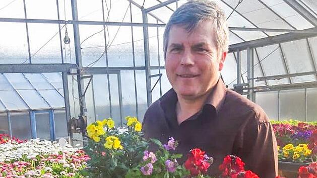 Das Gew&auml;chshaus von Karl Dechant ist voll mit frischen Blumen und Pflanzen, doch leider muss die G&auml;rtnerei geschlossen bleiben.  Foto: G&auml;rtnerei & Floristik Dechant