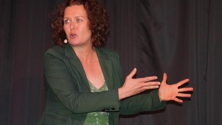 Annette von Bamberg machte gestenreiche Späße. Foto: Sonja Werner