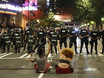 Die Stadt Charlotte im US-Bundesstaat North Carolina erlebte Nächte der Gewalt. Foto: Brian Blanco, afp
