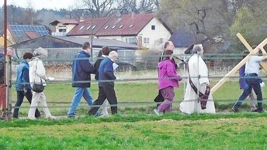 Der Kreuzweg durch Schwarzach Foto: Ingrid Kohles