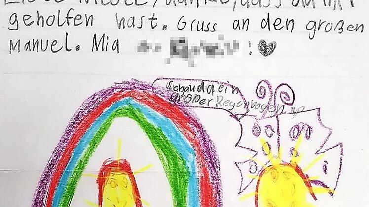 Mit diesem selbst gemalten Bild hat sich die kleine Mia bei ihren Rettern Nicole und Manuel für deren Hilfe bedankt.  Foto: Nicole Riegler