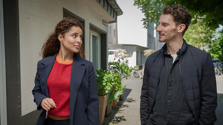 Tessa Tilker (Patricia Meeden) will Maurice Kamp (Martin Bruchmann) zur Seite stehen.