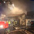 In Ampferbach im Landkreis Bamberg hat am frühen Neujahrsmorgen eine Scheune gebrannt. Foto: NEWS5 / Merzbach