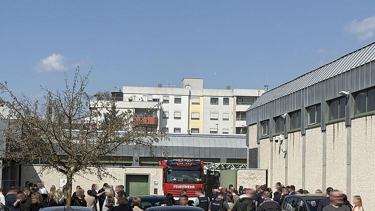 Brand in Schie&szlig;anlage der Polizei: Feuer sorgen f&uuml;r Evakuierung der Polizeiinspektion Bamberg