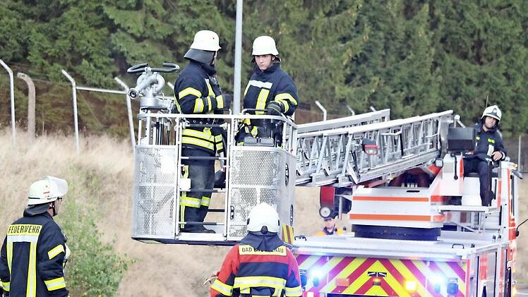 Die Drehleiter war nur kurz bei der Übung dabei. Wegen eines Scheunenbrandes kam sie in Oberleichtersbach zum Einsatz. Foto: Sebastian Schmitt-Mathea
