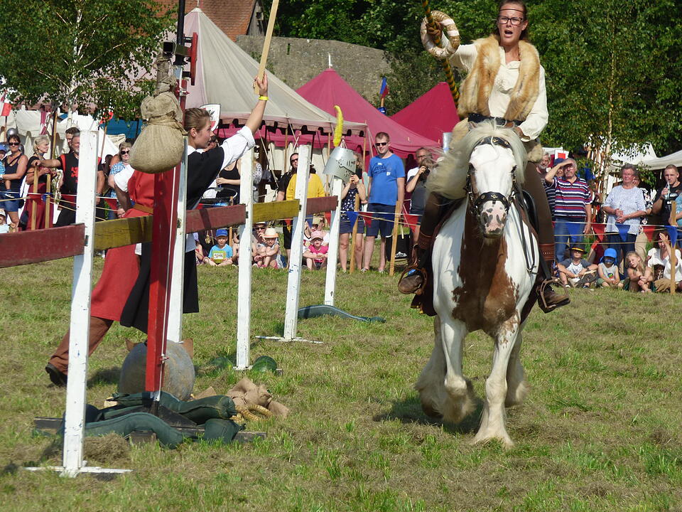 Ritterfest auf der Burg Waischenfeld: Eine große Familie