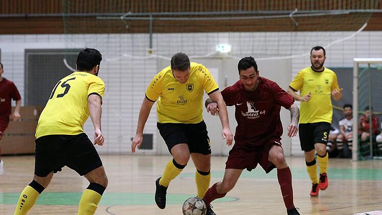 Aus dem Spiel DJK Gaustadt (gelb) gegen SC O8 Bamberg