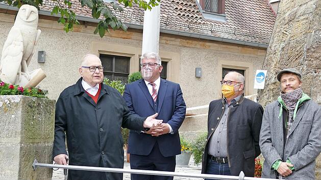 Bei der Enthüllung des neuen Kunstwerks (von links): Edgar Sitzmann, Wolfgang Metzner, Werner Hipelius und Christian Zweyer  Fotos: Marion Krüger-Hundrup