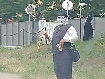 Nürnberg: Chaplin-Bettler wieder los - so sollten sich Verkehrsteilnehmer verhalten Nürnberg: Chaplin-Bettler wieder los - so sollten sich Verkehrsteilnehmer verhalten