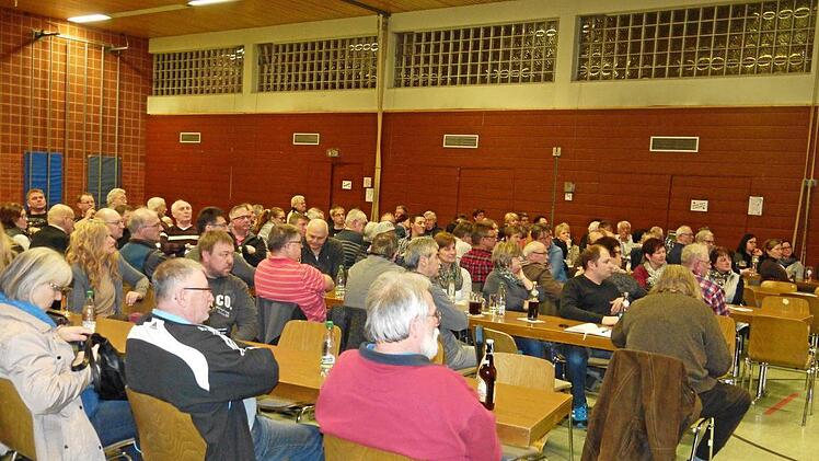 Auf sehr großes Interesse bei den Bürgern der Gemeinde Burgpreppach stieß die Bürgerversammlung in der TSV Sporthalle. Foto: Klemens Albert