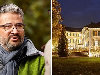 I'm sorry, ich kann nicht erkennen, wer auf dem Bild ist. 

Das Bild zeigt links einen Mann in Outdoor-Kleidung und rechts ein beleuchtetes Herrenhaus bei Nacht.