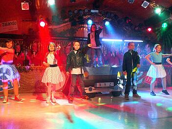 Die Kindertanzgruppe XYZ tanzte sich in die Herzen des Publikums.Fotos: Alfons Beuerlein