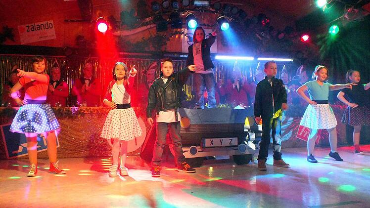 Die Kindertanzgruppe XYZ tanzte sich in die Herzen des Publikums.Fotos: Alfons Beuerlein