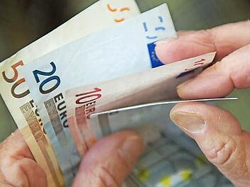 Die Gemeinde Guttenberg nimmt für kommunale Projekte heuer viel Geld in die Hand. Symbolfoto: Marijan Murat/dpa