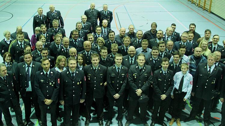 Die Aktiven wählten gemeinsam zwei neue Kommandanten Foto: Johanna Blum