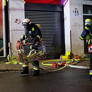 Mehrfamilienhaus in Nürnberg brennt: 12 Verletzte