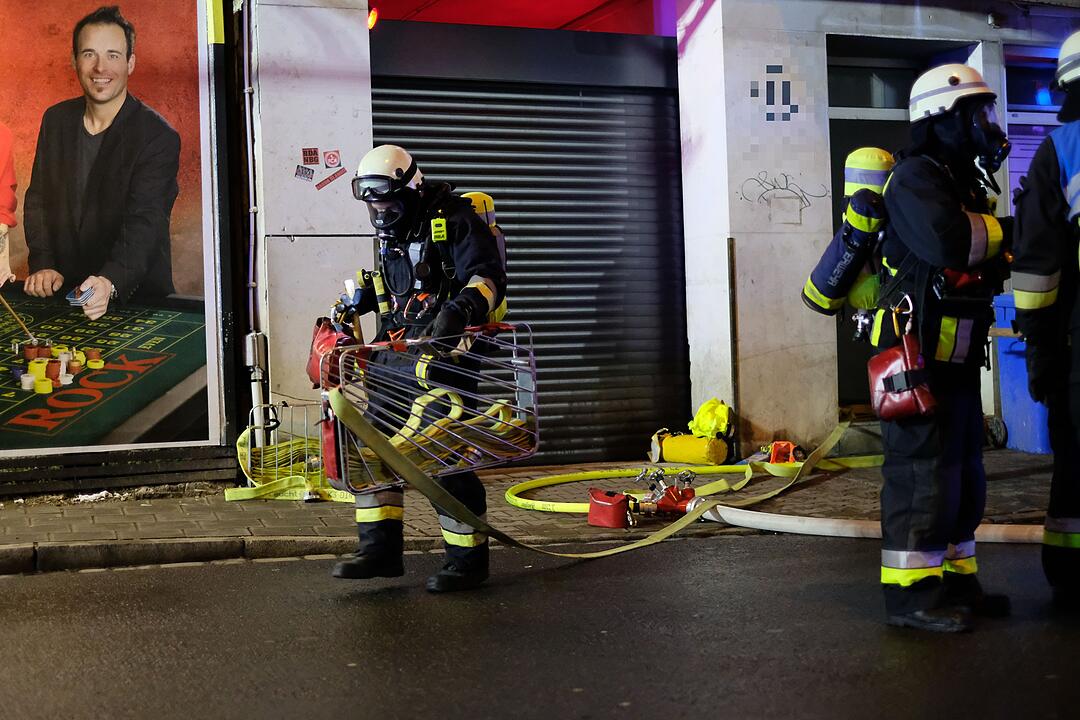 Mehrfamilienhaus in Nürnberg brennt: 12 Verletzte