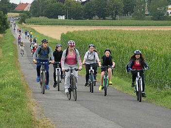 1100 Schüler des Regiomontanus-Gymnasiums machten am Montag zu Fuß, auf dem Rad oder im Wasser Kilometer für den Sponsorenlauf.