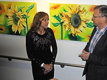 Künstlerin Iris Pfaff im Gespräch mit Robert Glenk, dem Vorsitzenden der Fördergemeinschaft KFS Fotos: Helmut Vogler