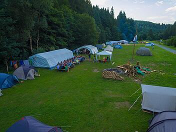 Der wunderschöne Zeltplatz in Rothenkirchen ist zu klein geworden, die Nachfrage ist groß. Deshalb soll das Areal von 4700  Quadratmetern  erweitert und auch Sanitärcontainer angeschafft werden. K.- H. Hofmann