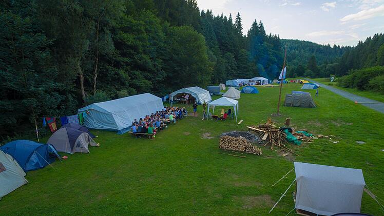 Der wunderschöne Zeltplatz in Rothenkirchen ist zu klein geworden, die Nachfrage ist groß. Deshalb soll das Areal von 4700  Quadratmetern  erweitert und auch Sanitärcontainer angeschafft werden. K.- H. Hofmann