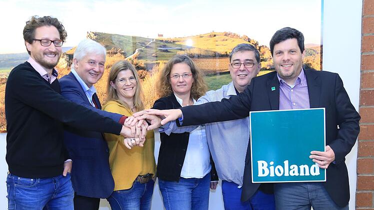 Die Kooperation ist besiegelt (v. l.): Thomas Lang, Josef Wetzstein, Kerstin Debudey, Gunhild Kastner, Fritz Kroder und Oliver Alletsee. Foto: Franz Galster