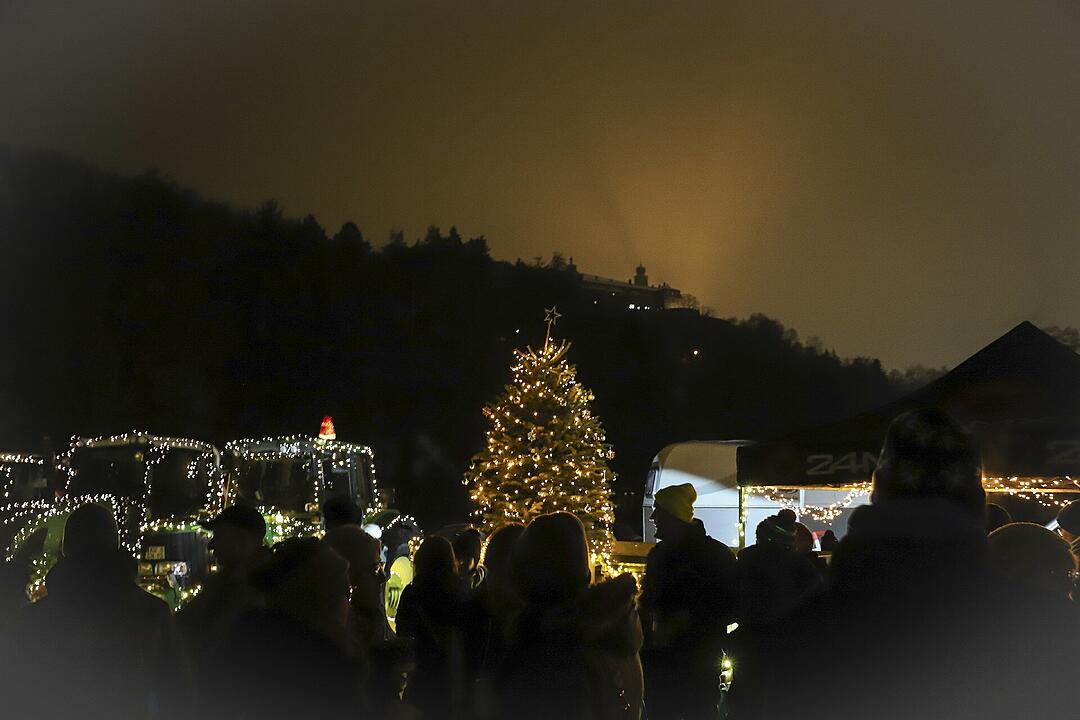 In Kulmbach durfte die beliebte Lichterfahrt der Traktoren stattfinden.