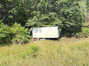 Der Aufprall schlug den Fahrer des Lkws K.o.