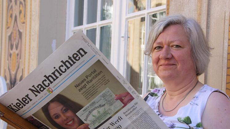 "Ich finde das wunderbar", lobt Katharina Schwarz den gut ausgestatteten Lesesaal. Die 54-Jährige aus Kiel kam bereits vor einem Monat nach Bad Kissingen und freut sich über ihre Heimatzeitung als Fenster in den Norden: "Ich komme jeden Tag und halte über die Kieler Nachrichtungen die Verbindung."Foto: Ralf Ruppert