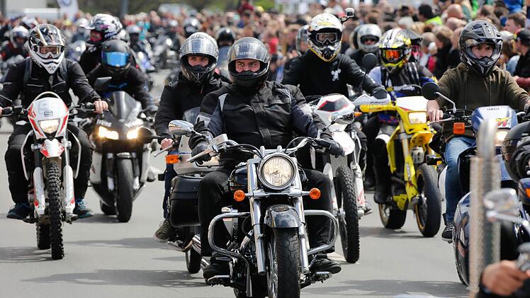 Am 23. und 24. April 2016 findet die 16. Motorradsternfahrt Kulmbach statt. Natürlich wieder mit dem großen Motorradkorso durch die Stadt. Foto: Archiv