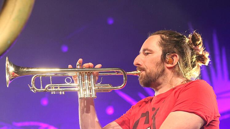 Blasmusik mit Groove und Einfallsreichtum: LaBrassBanda im Staatsbad. Foto: Sebastian Schmitt