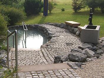 Ein Wassertretbecken will der Markt am alten Brunnen zwischen Elfershausen und Trimberg entstehen lassen. Bürgermeister Johannes Krumm favorisiert eine Planung nach seinem Wunschbild.  Repro: Johannes Krumm
