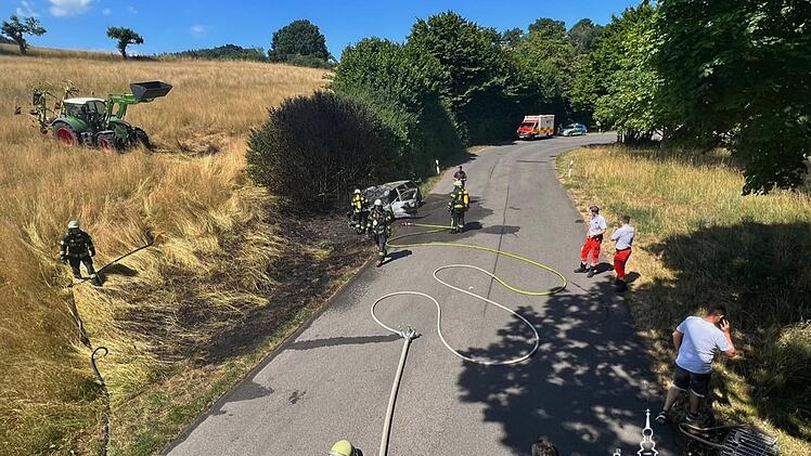 Riesige Rauchwolke im Landkreis Bamberg: Landwirt und Feuerwehr verhindern Flächenbrand in letzter Sekunde