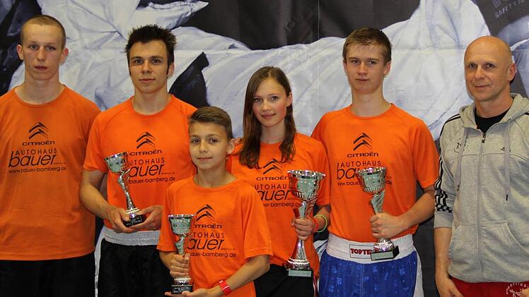 Das erfolgreiche Eberner Team bei den German Open, von links Dirk Schmidt (5.), Vincent Schorn (3.), Darius Strätz (3.), Johanna Zeitler (1.), Dominique Zeitler (2.) und Trainer Jürgen Schorn.