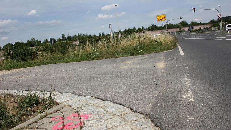 Auf der Grünflache soll Memmelsdorf eine zweite Tankstelle bekommen. Doch das schmeckt den Anwohnern überhaupt nicht.  Foto: S. Martin