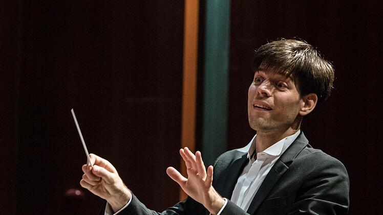 Unter Leitung seines neuen Ersten Kapellmeisters Johannes Braun beeindruckte das Philharmonische Orchester des Landestheater beim Konzert im Kongresshaus.Foto: Jochen Berger