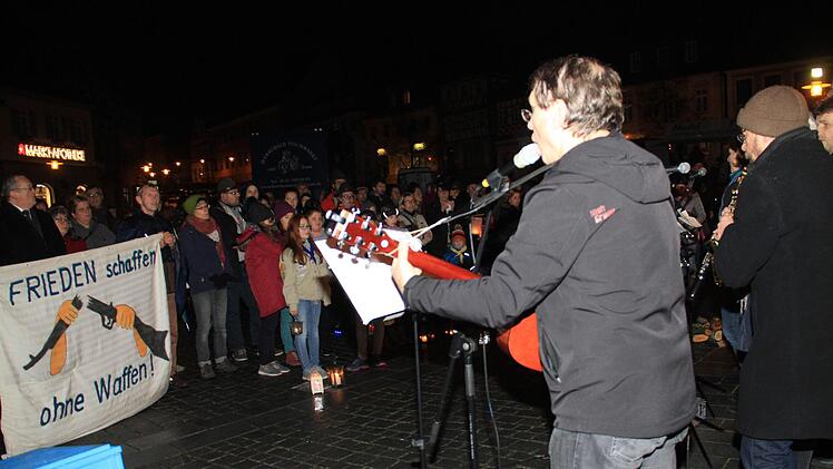 Gemeinsam ein Zeichen gesetzt: Zum ökumenischen Friedensgebet waren viele Menschen im Herzen der Kreisstadt erschienen.Gerda Völk