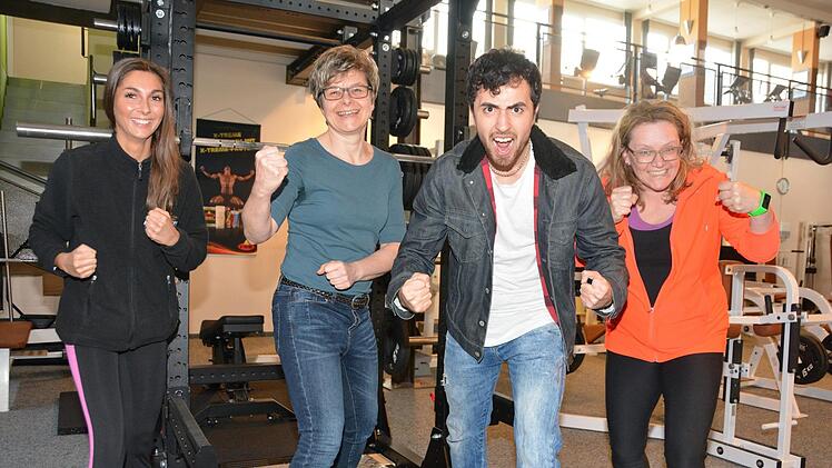 Das Fitness-Team Antonia Bärtl, Heike Witzgall, Luciano  Cristobal Gaßmann-Ferrada und Kerstin Weber Foto: Dagmar Besand