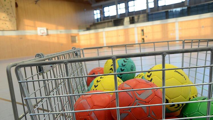 Viele Spielbälle kommen vorerst nicht zum Einsatz, denn die meisten Hallen bleiben leer.Symbolfoto