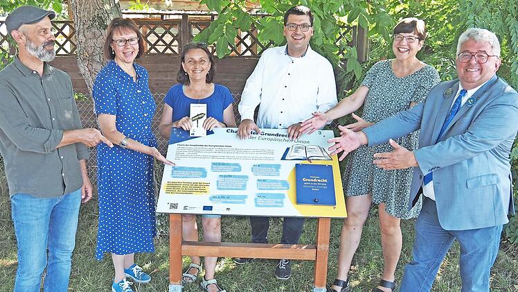 Bei der offiziellen Eröffnung der Wanderausstellung zeigten sich (v. links) Stefan König (Bamberger Lebenshilfe-Werkstätten), Brigitte Riegelbauer (Bürgermeisteramt Stadt Bamberg), Jitka Feitova (Vorsitzende des Deutsch-Tschechischen Clubs), Jonas...