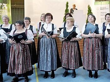 Der Landfrauenchor unter der Leitung von Sandra Haagen umrahmte die Veranstaltung musikalisch. Fotos: Richard Sänger