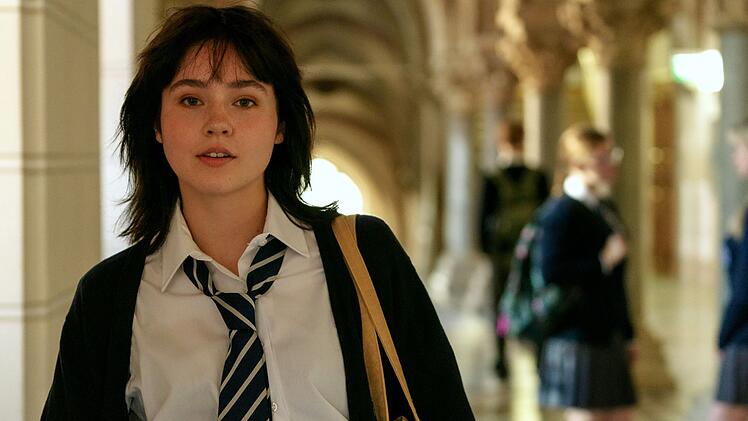 Sch&uuml;lerin Emily (Paulina Hobratschk), selbstbewusst, ambitioniert und als Babysitterin bei zwei der vier Freundinnen aktiv, wird ermordet. In R&uuml;ckblenden lernt man sie besser kennen.