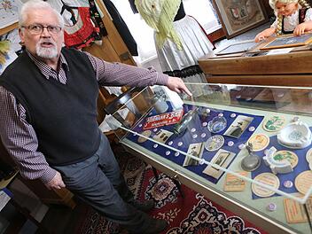 Herbert Roth betreut die Ausstellung. Fotos: Barbara Herbst