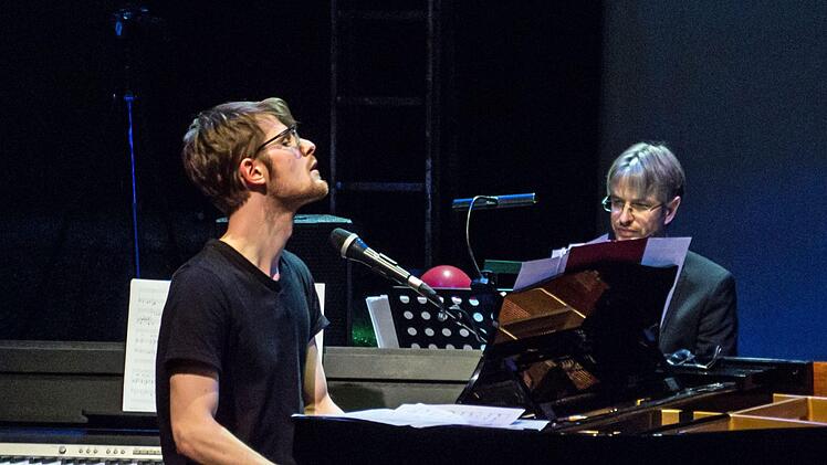 Impressionen vom Liederabend "Von Liebesglück und Lebertran" im Coburger Theater in der ReithalleFoto: Jochen Berger