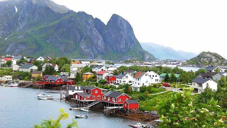 Oder darf es Skandinavien sein? Dieses Bild entstand auf einer der Busreisen durch Norwegen in Richtung Nordkap.  Fotos: Frankenland Reisen