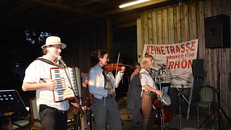 Die Band "Erdgeschoss" aus Altengronau spielte ebenfalls bei dem Event. Foto: Assmann