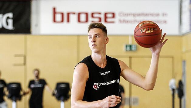 Arnoldas Kulboka traf sechs Dreier bei neun Versuchen und war mit 20 Punkten bester Bamberger Korbsch&uuml;tze. Foto: Daniel L&ouml;b