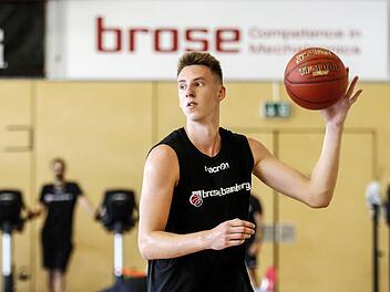 Arnoldas Kulboka traf sechs Dreier bei neun Versuchen und war mit 20 Punkten bester Bamberger Korbsch&uuml;tze. Foto: Daniel L&ouml;b