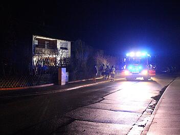Für einen Mann kam bei einem Brand in Adelsdorf leider jede Hilfe zu spät. Foto: News5 / Schmelzer