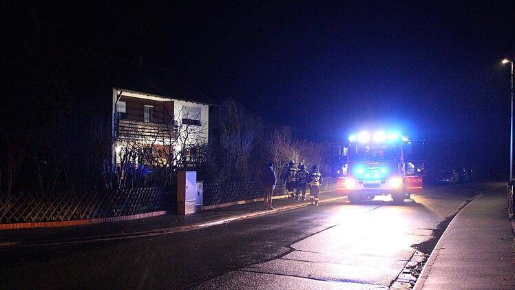 Für einen Mann kam bei einem Brand in Adelsdorf leider jede Hilfe zu spät. Foto: News5 / Schmelzer